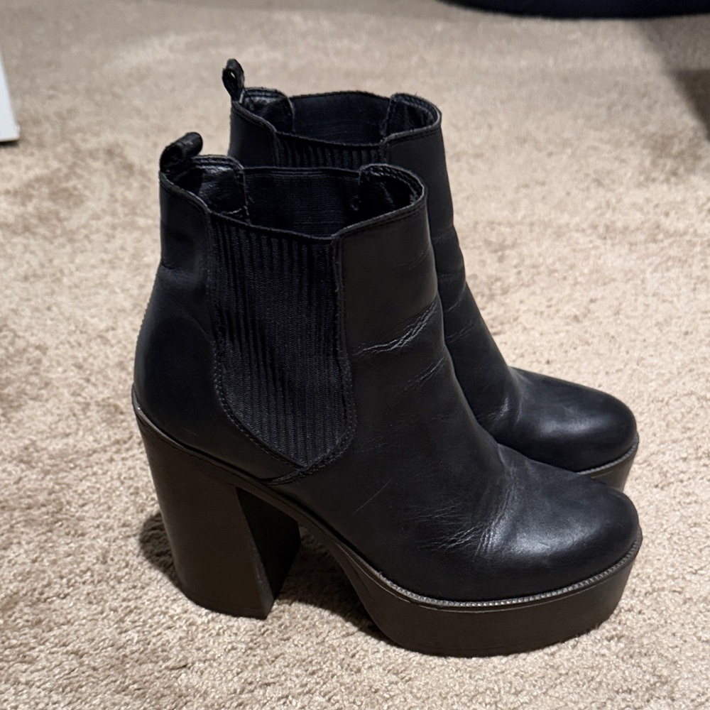 Steve Madden Black Leather Platform Chelsea Ankle Boots